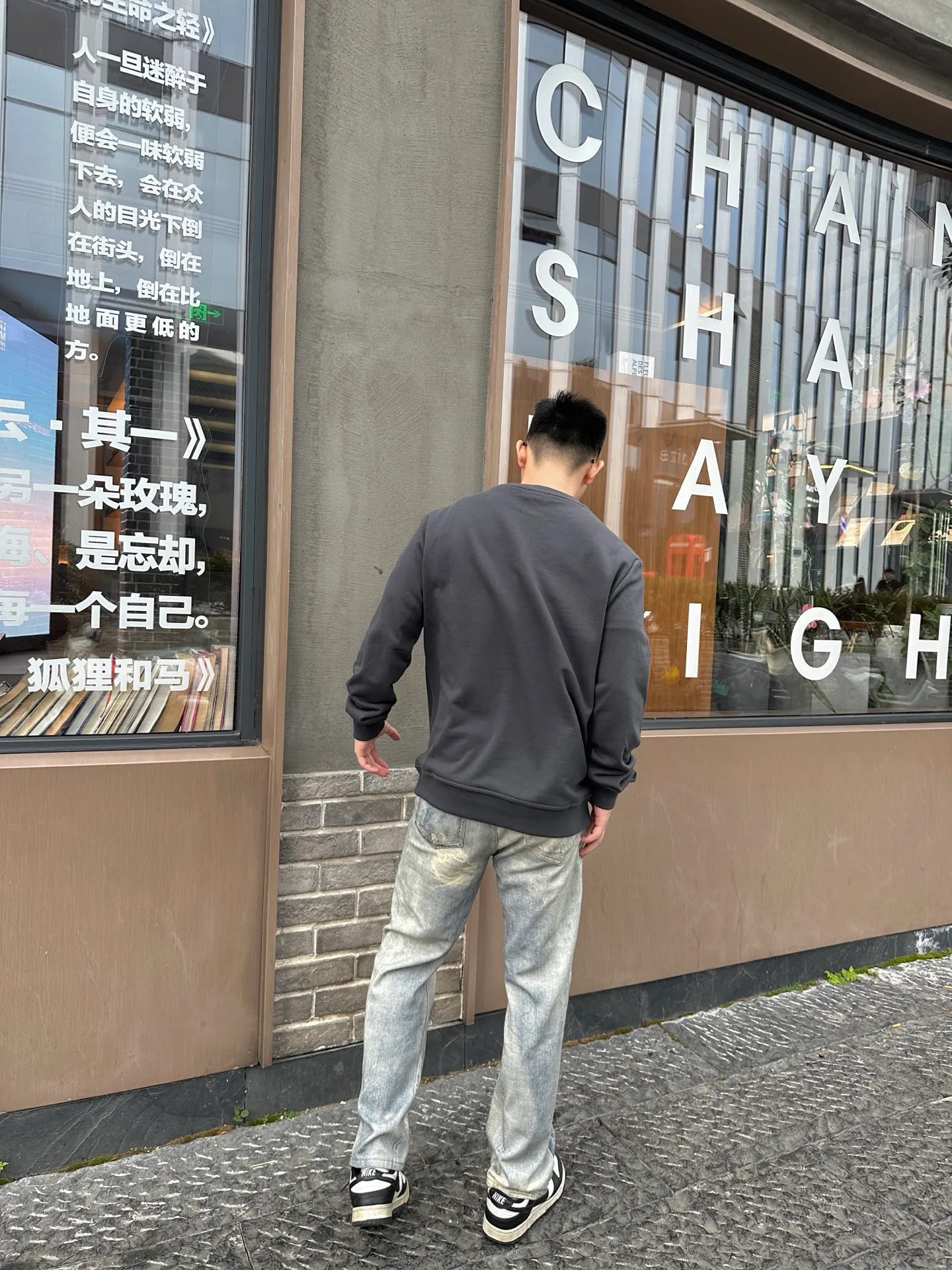 「 」